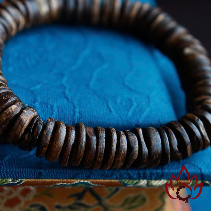 Vòng Trầm Hương Hạt Dẹp | 11 Ly | Trầm Bì Rễ Cận Chìm